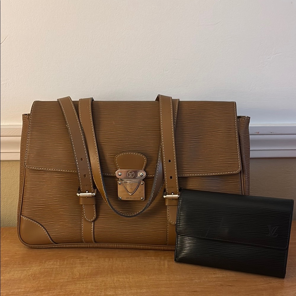 Louis Vuitton EPI Set w/COA